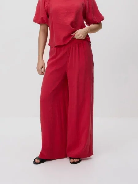 Reserved Pantaloni loose fit cu modal roșu