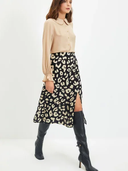 Spódnica midi Trendyol z nadrukiem czarna