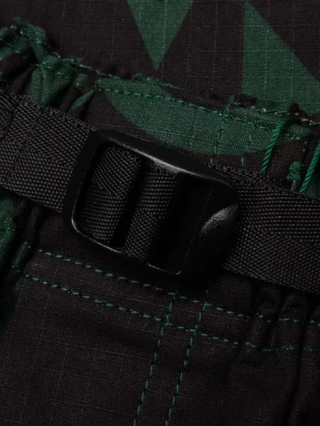 Pantaloni scurți South2 West8 negru