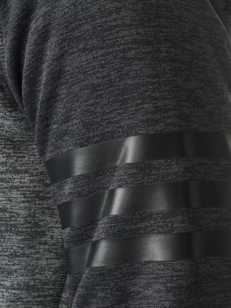 Legginsy Adidas do biegania z nadrukiem z dekoltem w serek czerwone