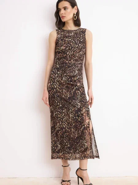 Trendyol Rochie maro / brocart negru