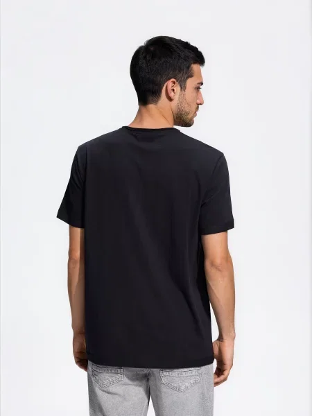 Reserved Гладка футболка regular fit чорний