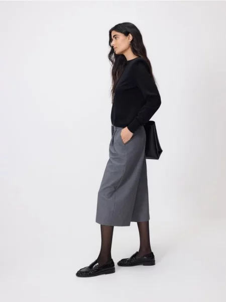 Reserved Бермуди з середньо-сірий сірі