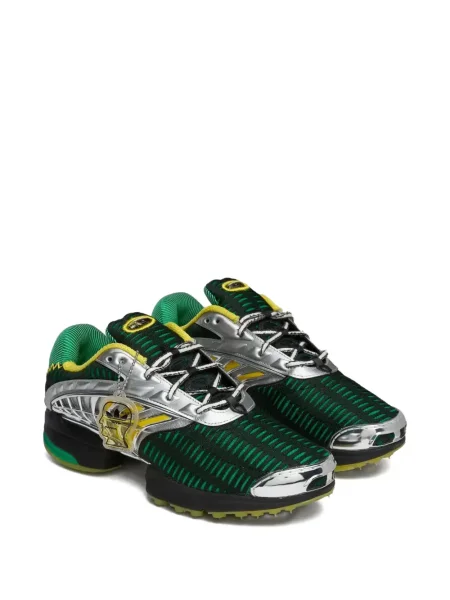 Șapcă Adidas cu dungi cu broderie de catifea alb