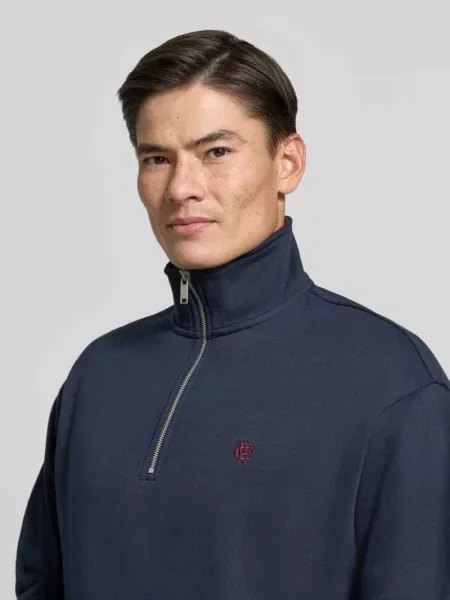 Sweter Mcneal z kołnierzem granatowy
