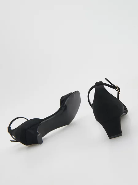 Босоножки Reserved на высоком каблуке черные