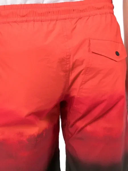 Pantaloni scurți Maharishi cu imagine roșu