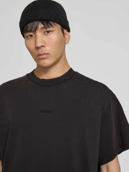 T-shirt o kroju relaxed fit z wyhaftowanym logo Won Hundred czarna