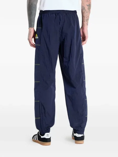 Dlouhé běžecké boty Adidas Terrex s krátkými rukávy s výstřihem do v černé