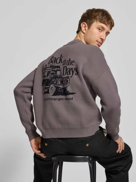 Sweter z dzianiny z wyhaftowanym logo model BACK IN THE DAYS' Prohibited