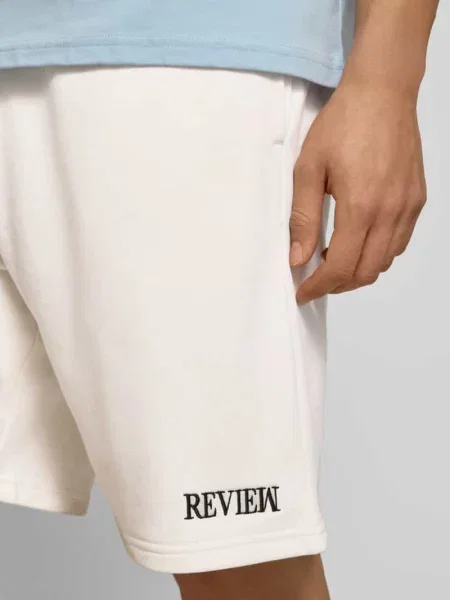 Szorty dresowe o kroju regular fit z wyhaftowanym logo Review białe