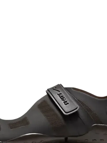 Sneakerși Nike plasă cu perforații cu autograf negru