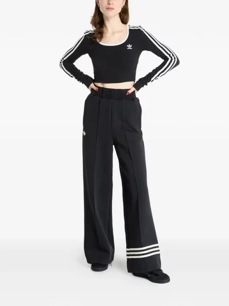 Dlouhé běžecké boty Adidas Terrex s krátkými rukávy s výstřihem do v černé