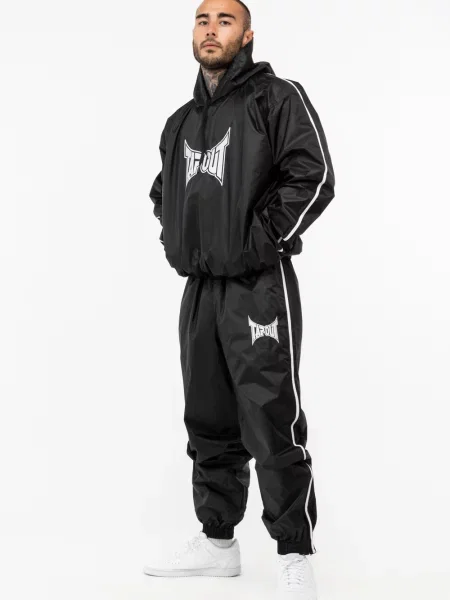 Ukrojena obleka Tapout črna