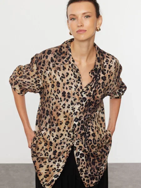 Cămașă Trendyol cu model leopard maro