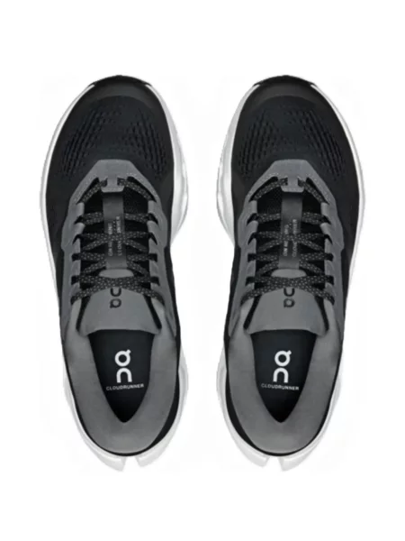 Sneakerși On negru