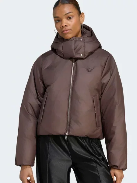 Adidas Originals kratka jakna za žene Essentials Down Hooded Puffer smeđa