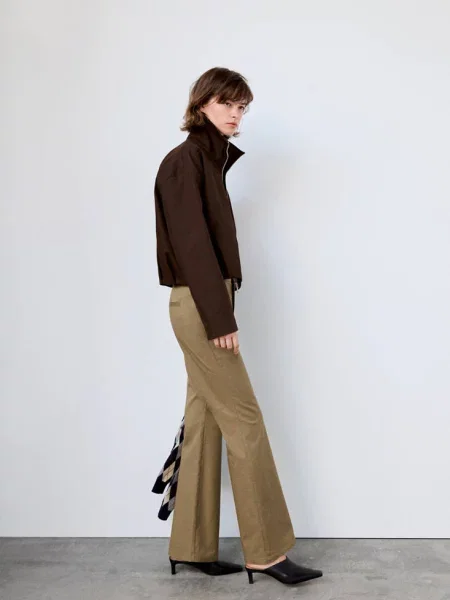 Spodnie flare z wysokim stanem khaki Kobieta 38 MANGO