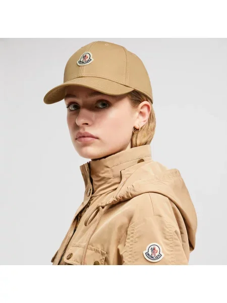 Czapka z daszkiem Moncler klasyczna beżowa