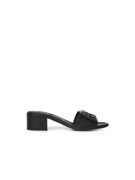 Klapki Fendi skórzane czarne
