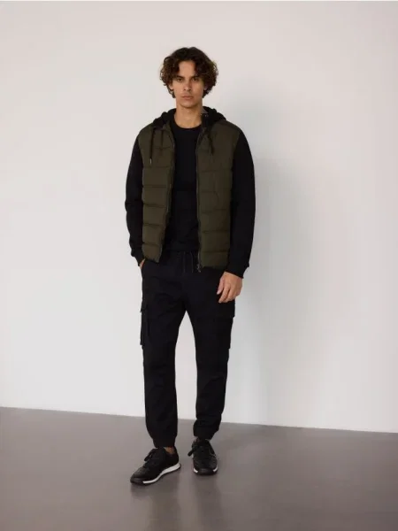 Reserved Spodnie cargo jogger czarny