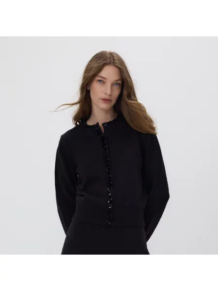 Reserved Svetr s volány na rukávech černý