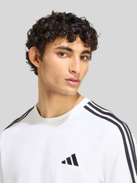 T-shirt o kroju regular fit z czystej bawełny model M 3S SJ LC T' Adidas Sportswear biała