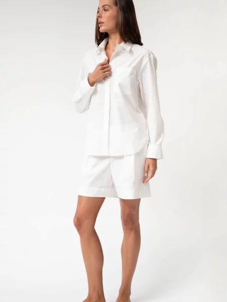 Легкая однотонная рубашка біла