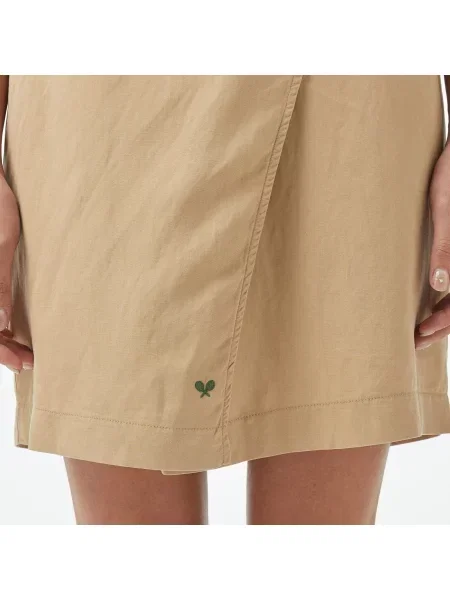 Lacoste сукня Classic Fit бежева