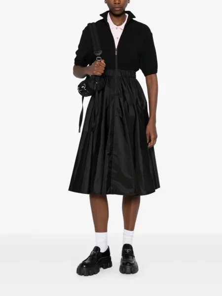 Sukienka midi Moncler plisowana do kolan garniturowa czarna