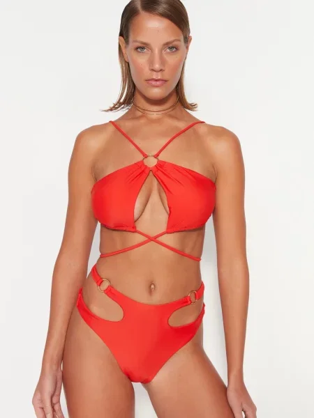 Top Trendyol cu gât halter roșu