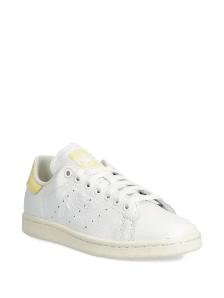 Велурени маратонки Adidas Superstar бяло
