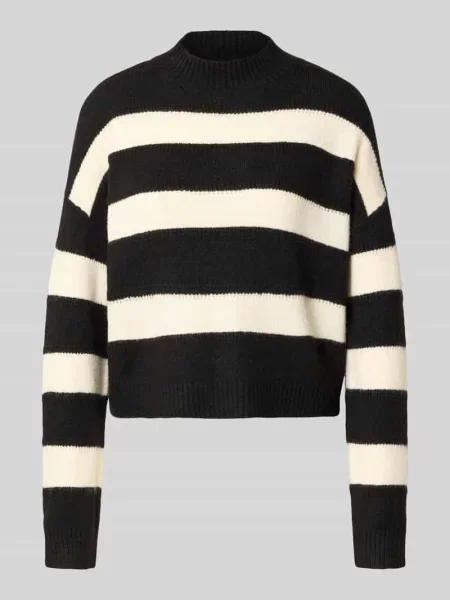 Sweter o kroju regular fit ze wzorem na całej powierzchni model ‘NEZ’ Vero Moda czarny