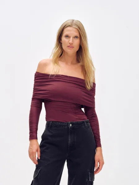 ABOUT YOU x Toni Garrn Tricou Kiara burgundy roșu