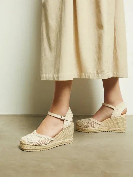 Еспадрили Medicine със скосена платформа бежово