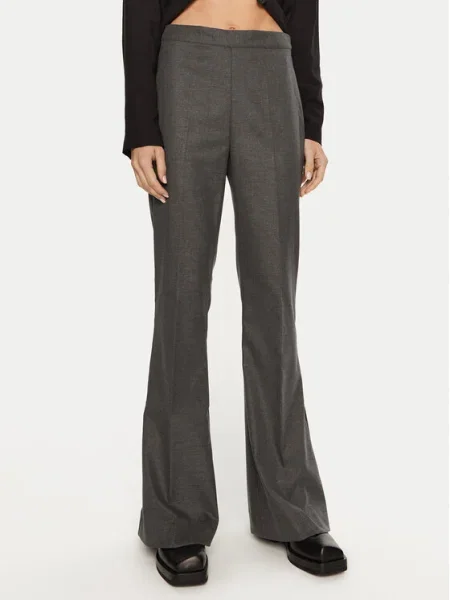 Gestuz Pantaloni din Paula Flare Fit gri