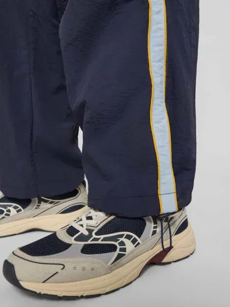 Spodnie typu track pants z wyhaftowanym logo model SLIPSTREAM' Prohibited