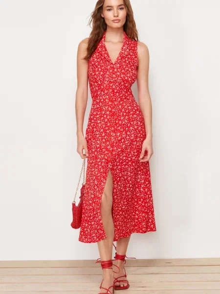 Sukienka midi Trendyol w kwiatki czerwona