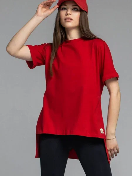Женская трикотажная футболка червона