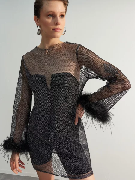 Sukienka wieczorowa Trendyol z siateczką biznesowa z siateczki czarna