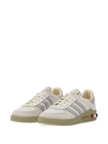 Pălărie Adidas cu dungi cu imagine de costum albastru