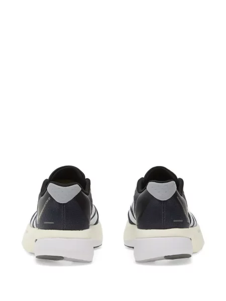 Dlouhé běžecké boty Adidas Terrex s krátkými rukávy s výstřihem do v černé