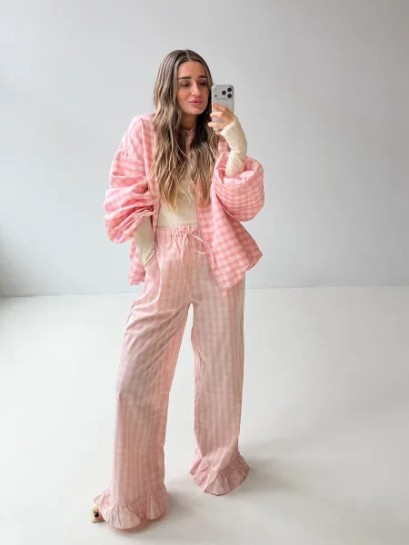 Tatiana Zidekova Pantaloni / roz / roz galben