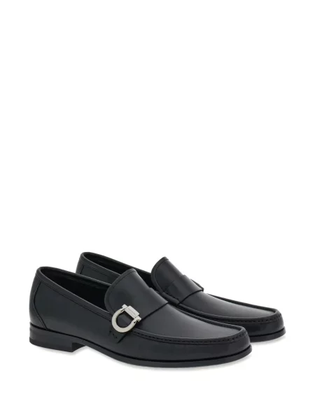 Iš natūralios odos loaferiai Ferragamo juoda