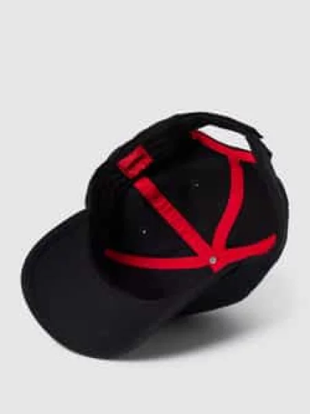 Czapka z daszkiem i naszywką z logo Hugo czarna