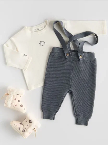 Reserved Compleu cu conținut ridicat de gri-închis gri