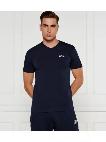Tricou
