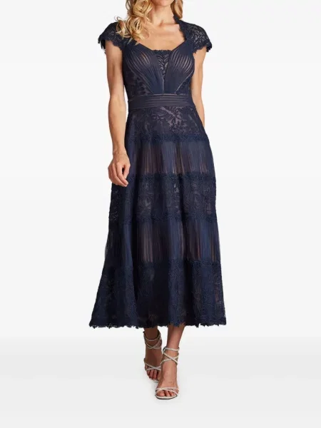 Rochie Tadashi Shoji cu model floral cu imagine de costum albastru