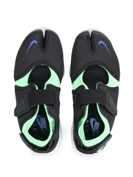 Φλοράλ μπλούζα Nike με απλικέ με ψηλή μέση μαύρο