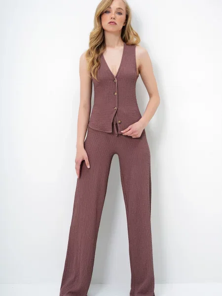 Trend Alaçatı Stili Costum cu pantaloni ciocolatiu